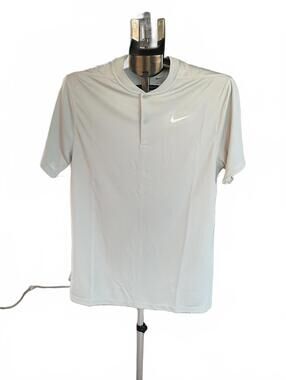 Nike Dri-Fit Light Gray Short Sleeve 2 button Shirt Size Small